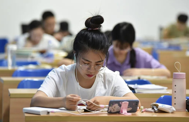 成绩单翻译需要做好哪些工作，翻译成绩单翻译公司怎么收费的？