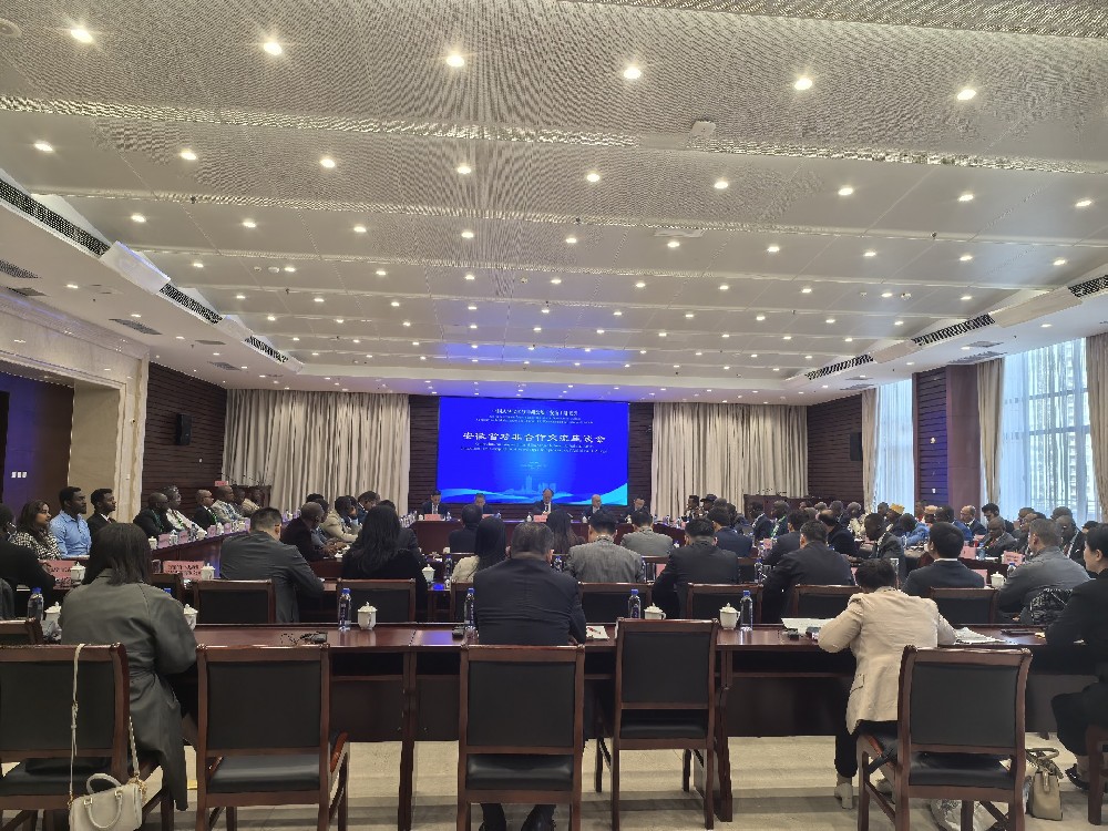 DB旗舰厅丰裕国际：刂泄较执敕侵薹⒄梗ò不眨┭行薨嗪献鹘涣髯富嵋槌碳敖嵋狄鞘剿忱傩