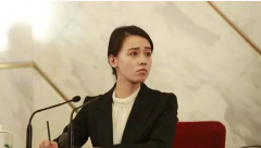 两会女神翻译又卖萌！揭秘两会高翻怎样炼成？